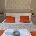 Amedeo Square Frühstückspension 4*