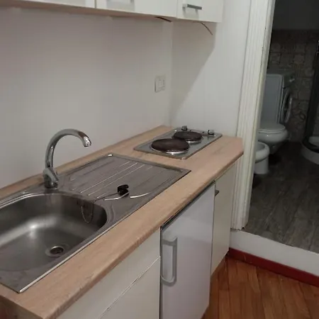 Amedeo Square 4* Neapol