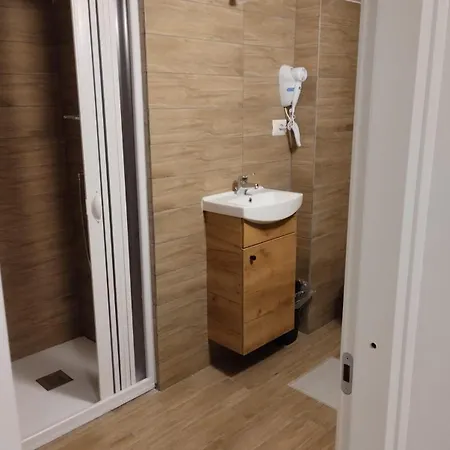 Amedeo Square نابولي