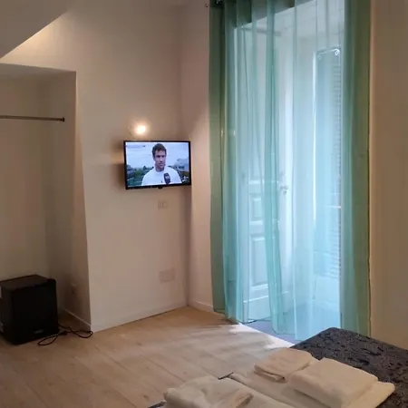 Amedeo Square نابولي