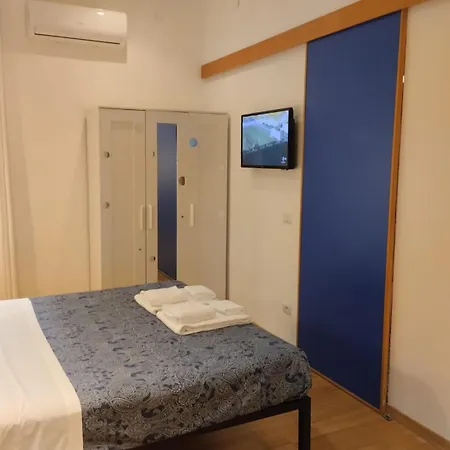 Amedeo Square Bed & Breakfast 4*