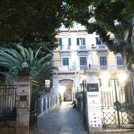 Amedeo Square فندق مبيت وإفطار نابولي