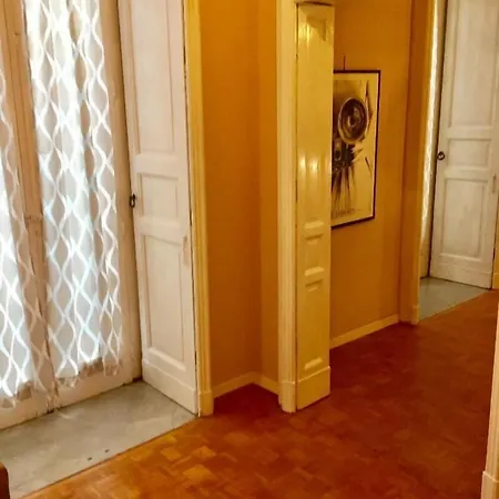 Amedeo Square نابولي