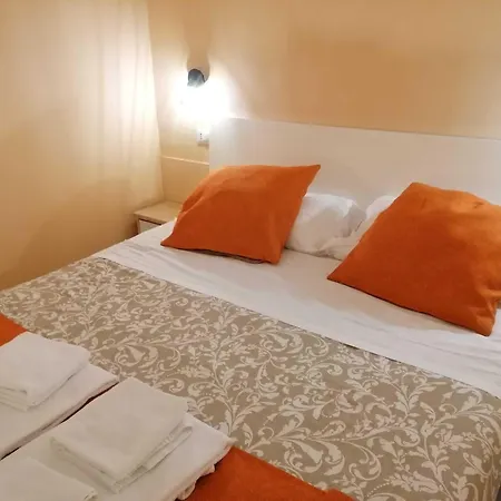 Amedeo Square 4* نابولي