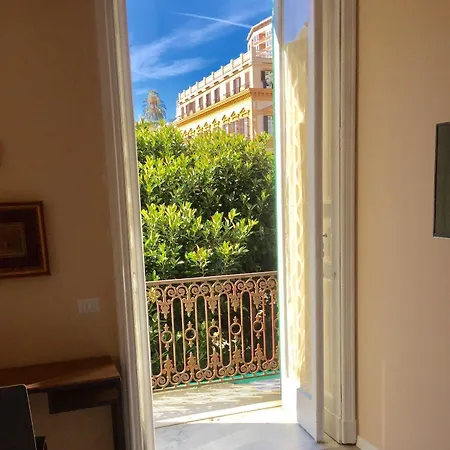 B&B Amedeo Square 4*