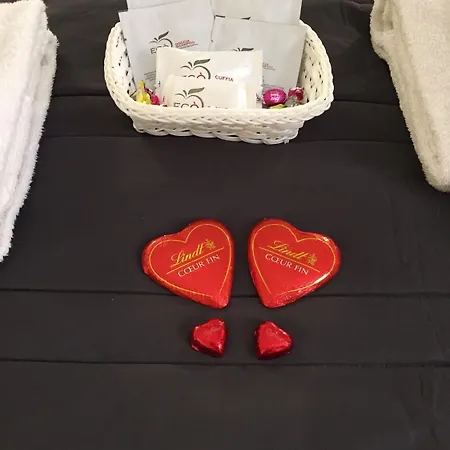 Amedeo Square نابولي