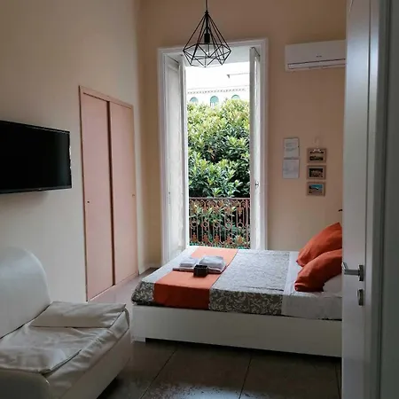 Amedeo Square فندق مبيت وإفطار