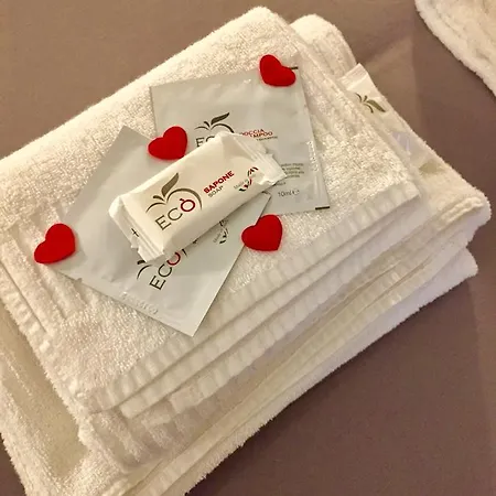 Amedeo Square نابولي