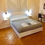 לינה וארוחת בוקר Amedeo Square נאפולי