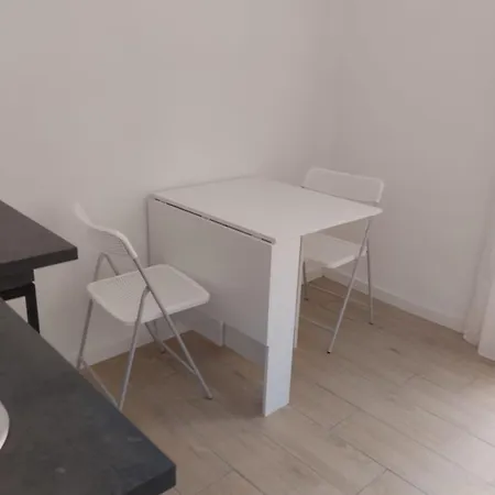 Amedeo Square Couette-café Naples