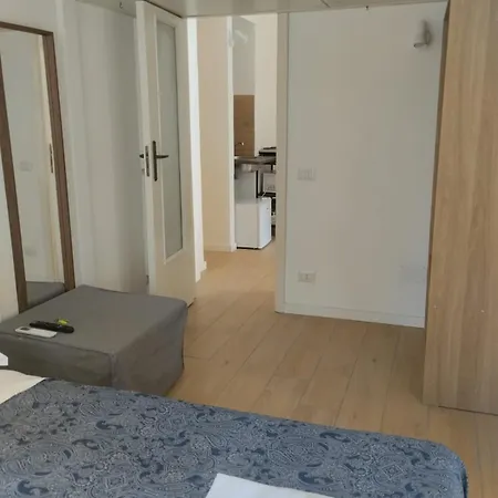 Amedeo Square Bed & Breakfast 3*